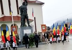 Depunere coroane la Monumentul Ostasului Roman de la Voinesti