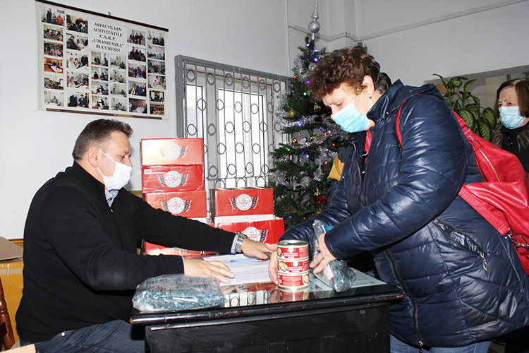 Cadouri primite de membrii CARP Umanitatea cu ocazia sarbatorii de Mos Nicolae 2020