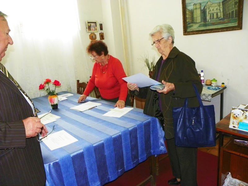 Ajutor nerambursabil 100 lei Ziua Pensionarilor 2016 CARP